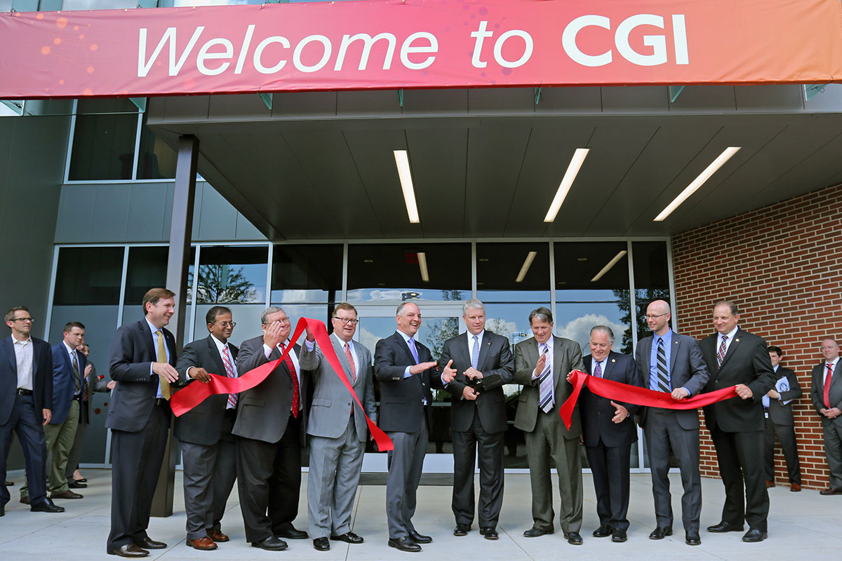 Row of Louisiana government and UL 69传媒 research officials cutting a ribbon at CGI's opening