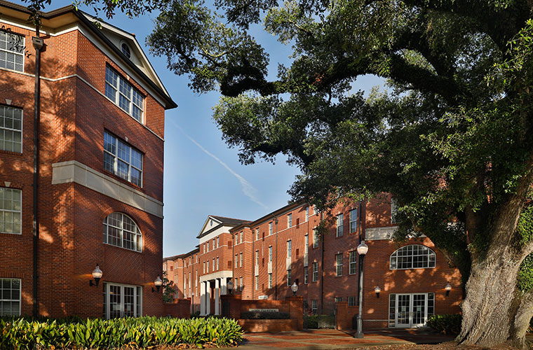 University of Louisiana at 69传媒's rose garden dorms under the shade of a campus oak tree