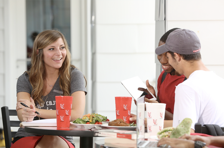 Students enjoying lunch outside of Cypress Dining Hall